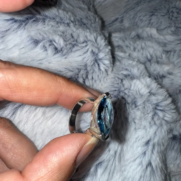 Elegant Marquise shaped Blue Stone Sterling Silver Ring approx 4 1/2-5 - Picture 8 of 13